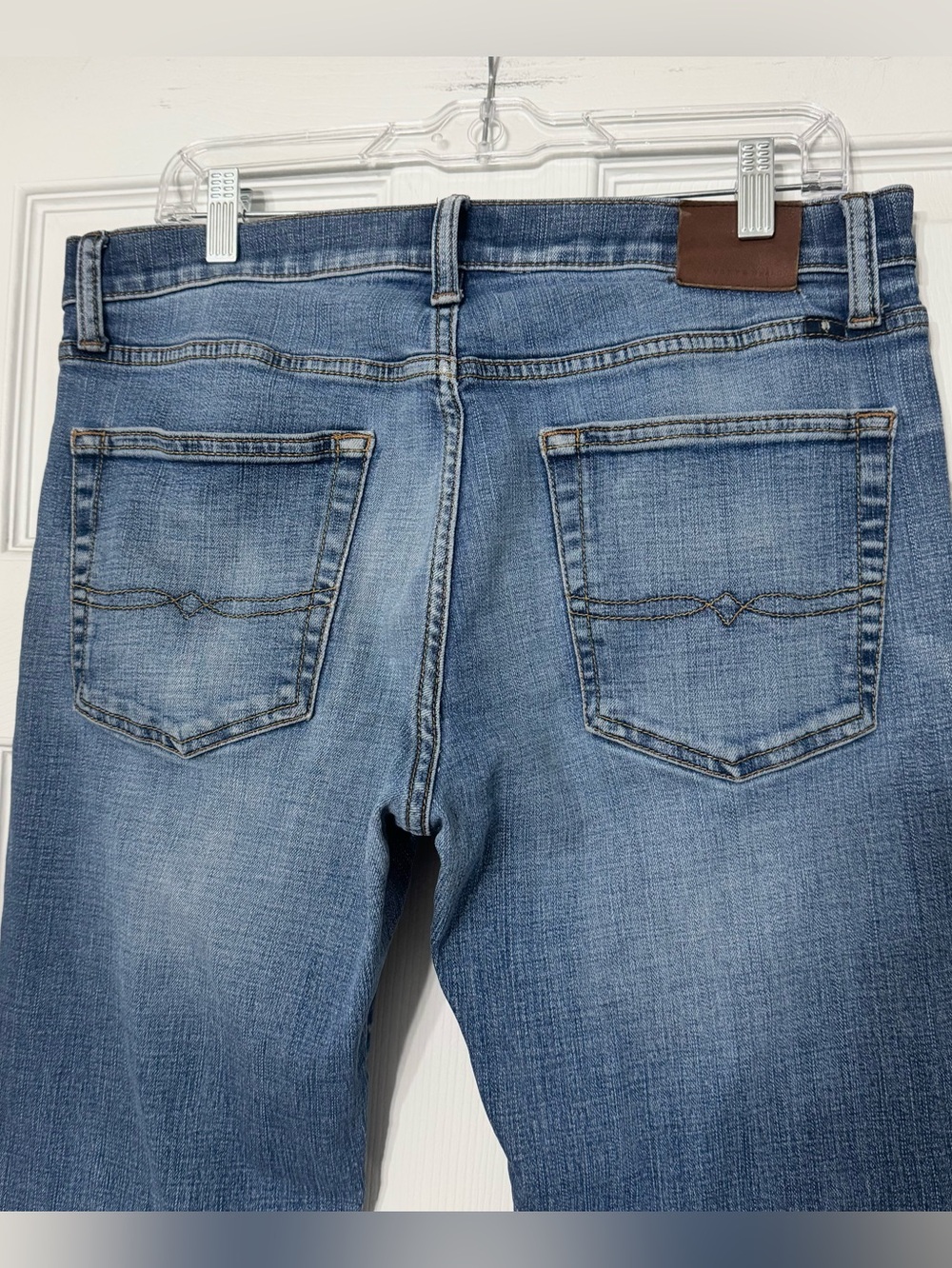 Lucky Brand 221 Original Straight Jeans Distressed Pockets Men’s 33x32 - Picture 4 of 12